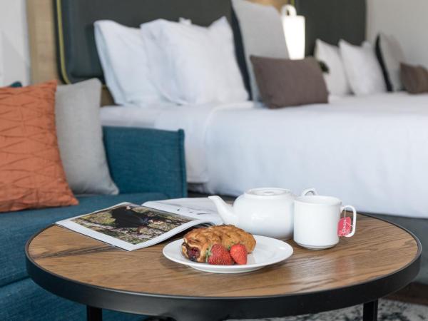 The Crystal Lodge : photo 3 de la chambre chambre de luxe avec 2 lits queen-size et 1 canapé-lit