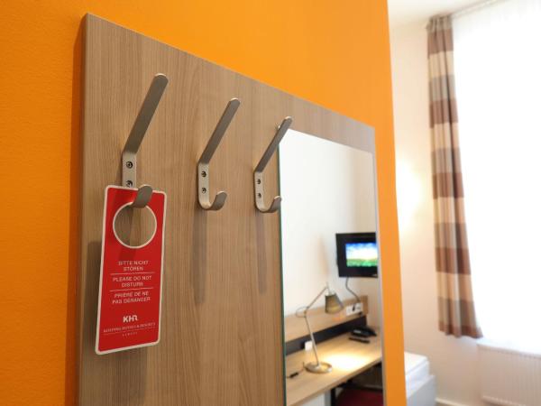 Townhouse Düsseldorf : photo 7 de la chambre chambre simple avec kitchenette