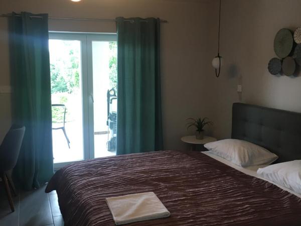 Balkon Apartmanház Panzió : photo 6 de la chambre appartement - rez-de-chaussée