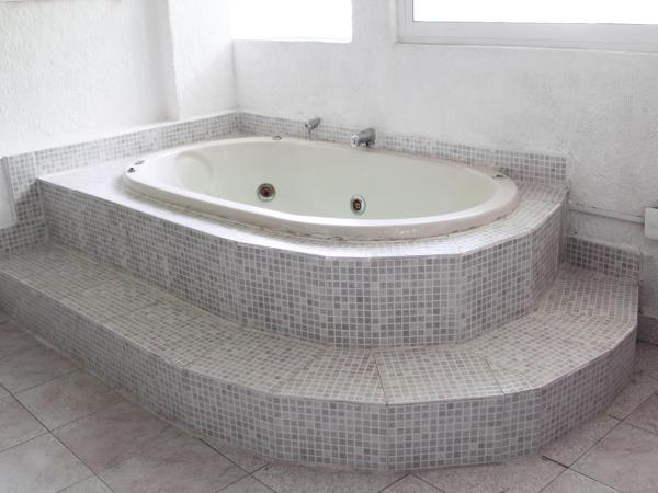 D'Cesar Hotel Acapulco : photo 4 de la chambre suite avec baignoire spa