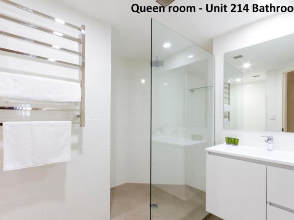 The Newport on Macrossan - Adults Only : photo 5 de la chambre chambre lit queen-size