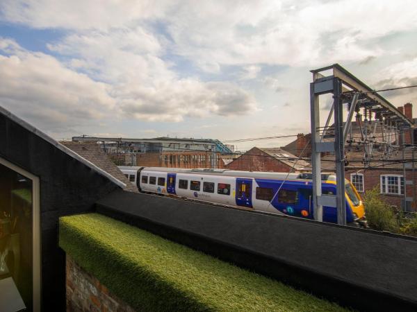 Briggate Hotel : photo 5 de la chambre chambre quadruple avec balcon