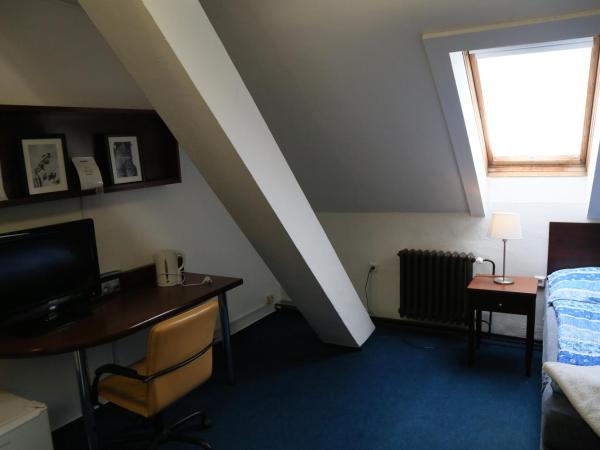 Pension & Restaurace Na Rychtě : photo 1 de la chambre chambre lits jumeaux avec salle de bains privative séparée