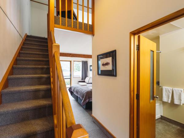 Hawea Hotel : photo 9 de la chambre chambre d’hôtel familiale standard avec mezzanine et salle de bains privative - vue sur lac