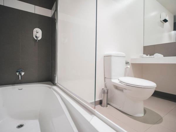 Hawea Hotel : photo 2 de la chambre chambre d’hôtel familiale avec mezzanine et salle de bains privative - vue sur lac