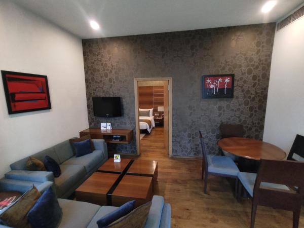 Fortune Select Global, Gurugram - Member ITC's Hotel Group : photo 1 de la chambre suite with early check in & late check-out for up to 3 hours (subject to avl)