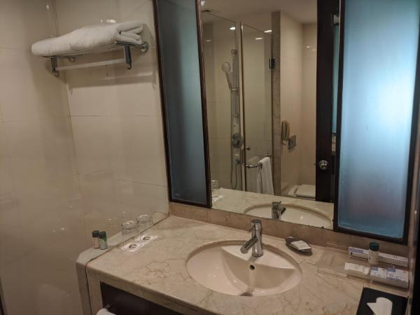 Fortune Select Global, Gurugram - Member ITC's Hotel Group : photo 4 de la chambre club king room with early check in & late check-out for up to 3 hours (subject to avl); complimentary room upgrade to fortune club superior (subject to avl)
