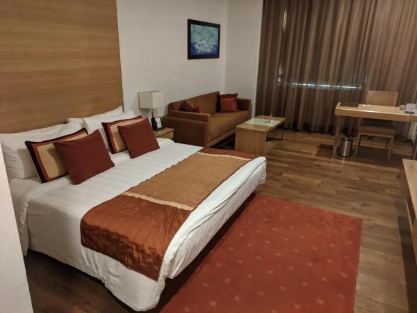 Fortune Select Global, Gurugram - Member ITC's Hotel Group : photo 7 de la chambre club superior king room withearly check in & late check-out for up to 3 hours (subject to avl)