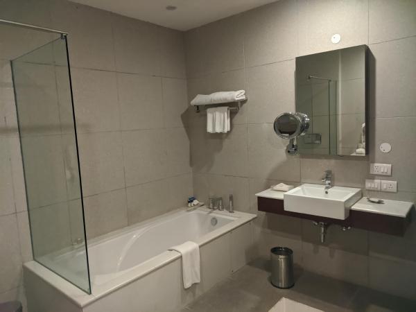Fortune Select Global, Gurugram - Member ITC's Hotel Group : photo 8 de la chambre suite with early check in & late check-out for up to 3 hours (subject to avl)