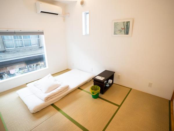 Sato-san's Rest : photo 3 de la chambre chambre triple avec salle de bains commune