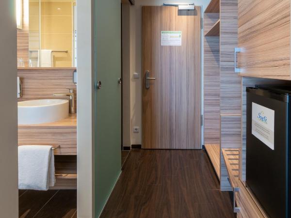 Star G Hotel Premium München Domagkstraße : photo 3 de la chambre chambre lit king-size supérieure