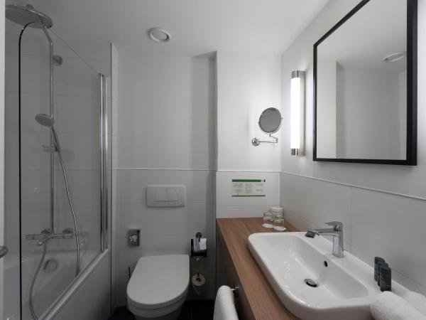 Holiday Inn Berlin City-West, an IHG Hotel : photo 4 de la chambre suite