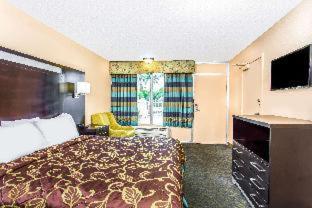 Days Inn by Wyndham Fort Lauderdale Airport Cruise Port : photo 3 de la chambre room #5862933