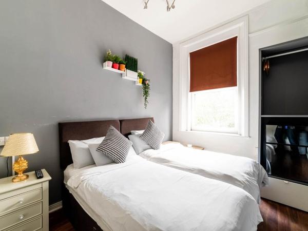 Book A Bed Hostels : photo 8 de la chambre chambre double ou lits jumeaux avec salle de bains commune