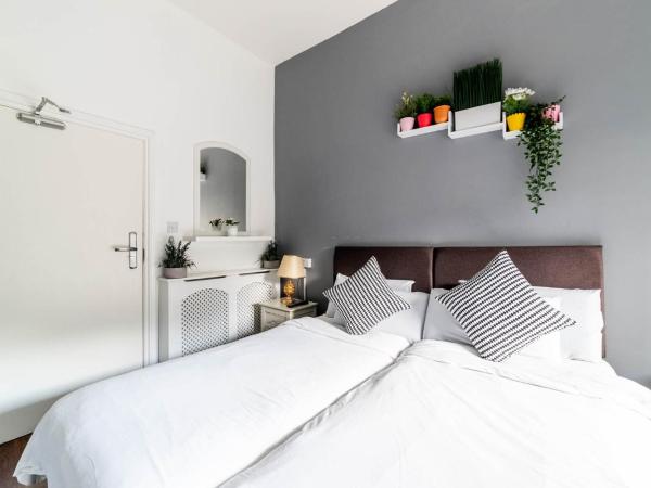 Book A Bed Hostels : photo 6 de la chambre chambre double ou lits jumeaux avec salle de bains commune