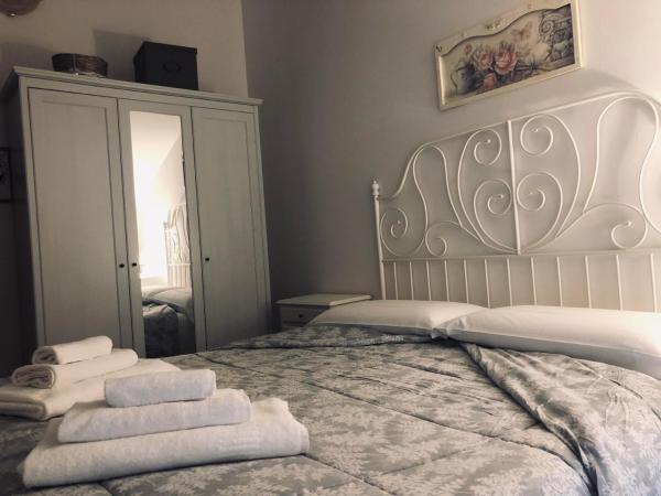 B&B Casa Dolce Casa : photo 3 de la chambre chambre double avec salle de bains commune