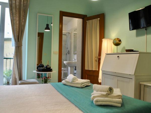 B&B Casa TORET : photo 7 de la chambre chambre double avec salle de bains privative