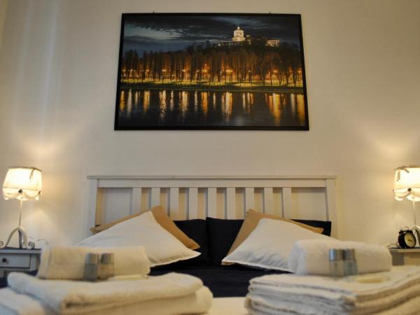 B&B Casa TORET : photo 5 de la chambre chambre double avec lit d'appoint