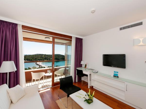Maistra Select All Suite Island Hotel Istra : photo 4 de la chambre suite premium avec balcon - vue sur mer