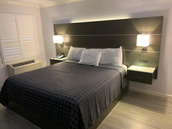 Mirage Inn & Suites : photo 4 de la chambre chambre lit king-size - accessible aux personnes à mobilité réduite