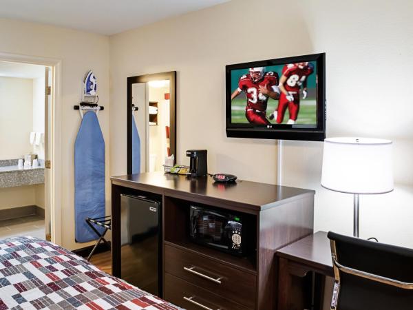 Red Roof Inn Indianapolis East : photo 3 de la chambre superior king room disability access non-smoking