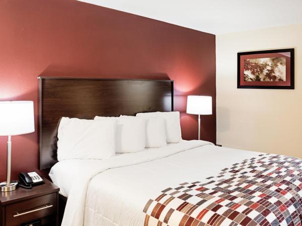 Red Roof Inn Indianapolis East : photo 2 de la chambre superior king room disability access non-smoking