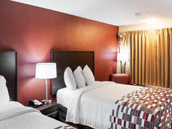 Red Roof Inn Indianapolis East : photo 1 de la chambre chambre double deluxe avec 2 lits doubles - non-fumeurs