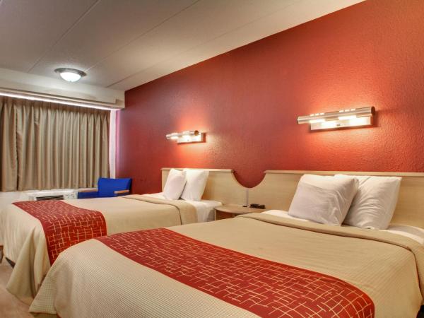 Red Roof Inn St Louis - Westport : photo 5 de la chambre chambre standard avec 2 lits doubles - non-fumeurs