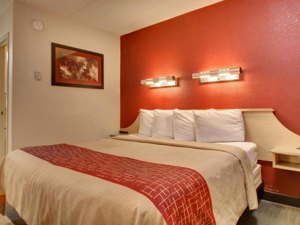 Red Roof Inn St Louis - Westport : photo 2 de la chambre chambre lit king-size standard - non-fumeurs