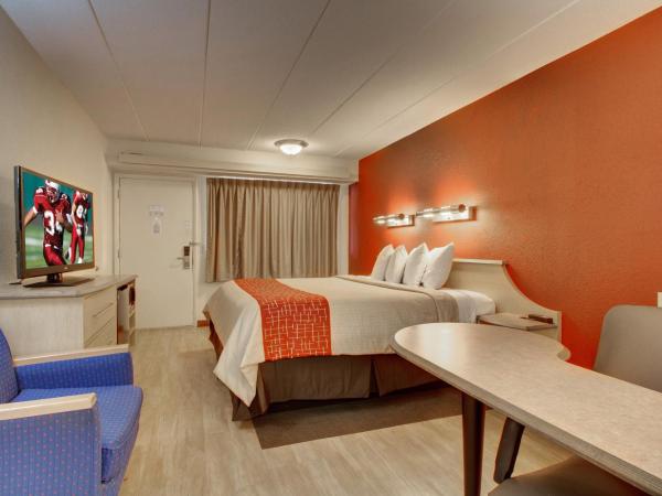 Red Roof Inn St Louis - Westport : photo 4 de la chambre chambre lit king-size supérieure - non-fumeurs