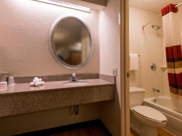 Red Roof Inn Louisville East - Hurstbourne : photo 5 de la chambre chambre standard avec 2 lits doubles - non-fumeurs