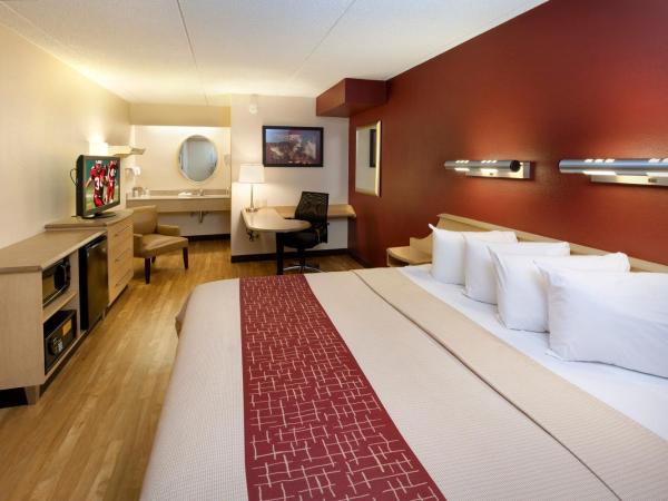 Red Roof Inn Louisville East - Hurstbourne : photo 3 de la chambre chambre lit king-size supérieure - non-fumeurs