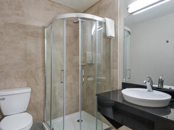 Red Roof Inn San Antonio E - Frost Bank Center : photo 6 de la chambre deluxe king room - unique/non-smoking