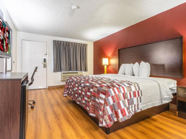 Red Roof Inn Phoenix- Midtown : photo 1 de la chambre chambre lit king-size de luxe - non-fumeurs