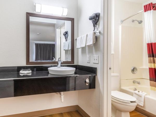 Red Roof Inn Phoenix- Midtown : photo 4 de la chambre chambre lit king-size supérieure - non-fumeurs