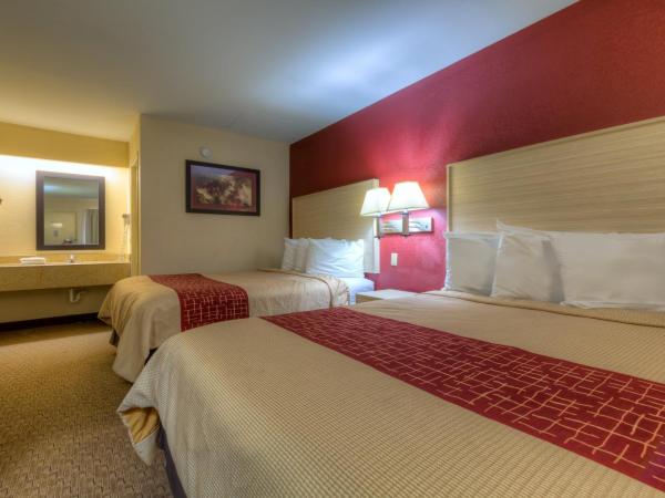 Red Roof Inn Memphis East : photo 4 de la chambre chambre de luxe avec 2 lits queen-size - non-fumeurs