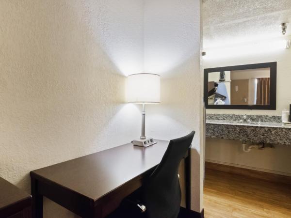 Red Roof Inn Oklahoma Airport I 40 W Fairgrounds : photo 2 de la chambre chambre de luxe avec 2 lits queen-size - non-fumeurs