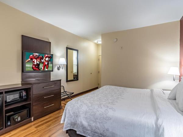 Red Roof Inn PLUS+ San Antonio Downtown - Riverwalk : photo 4 de la chambre chambre lit king-size supérieure - non-fumeurs