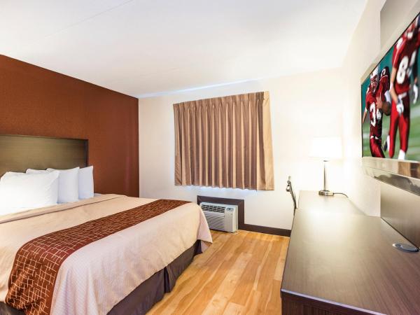 Red Roof Inn Columbus - Ohio State Fairgrounds : photo 1 de la chambre chambre lit queen-size - accessible aux personnes à mobilité réduite