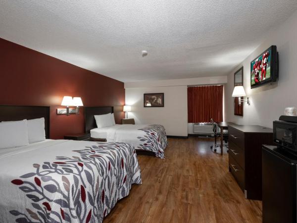 Red Roof Inn Charlotte - University : photo 3 de la chambre chambre double de luxe avec 2 lits doubles - non-fumeurs