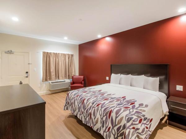 Red Roof Inn Houston - Willowbrook : photo 1 de la chambre chambre lit king-size deluxe - non-fumeurs