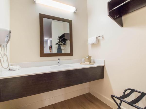 Red Roof Inn Houston - Willowbrook : photo 5 de la chambre chambre lit king-size deluxe - non-fumeurs