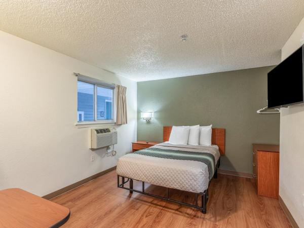 HomeTowne Studios by Red Roof Orlando - Casselberry : photo 1 de la chambre chambre studio lit queen-size - accessible aux personnes à mobilité réduite - non-fumeurs