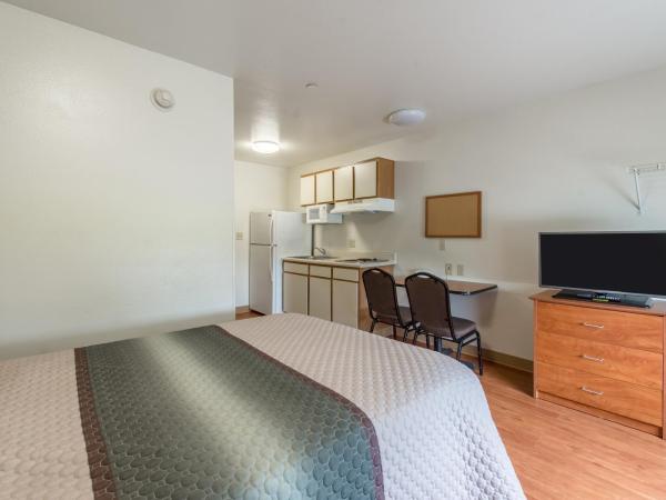 HomeTowne Studios by Red Roof Columbus : photo 2 de la chambre studio one double room disability access non-smoking