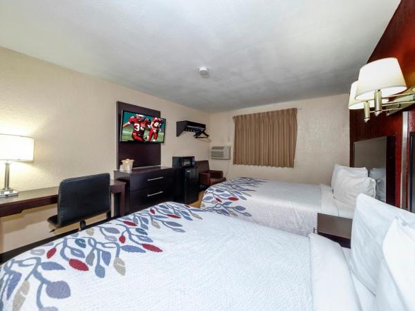 Red Roof Inn Jacksonville - Cruise Port : photo 3 de la chambre chambre deluxe avec 2 lits doubles - non-fumeurs