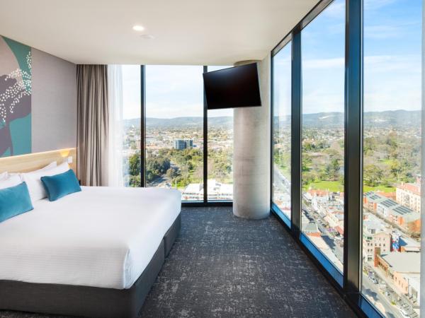 Crowne Plaza Adelaide, an IHG Hotel : photo 5 de la chambre 1 king bed premium adelaide hill view