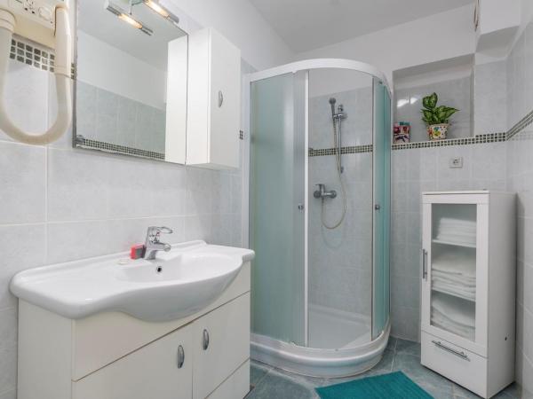 Apartments Emili : photo 7 de la chambre appartement - vue sur jardin