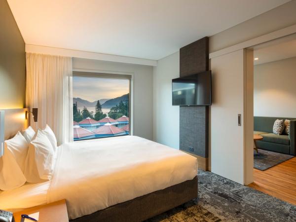 Holiday Inn Express & Suites Queenstown, an IHG Hotel : photo 3 de la chambre suite 1 chambre lit king-size