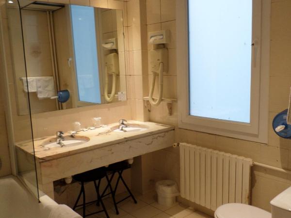 Hôtel De La Cathédrale : photo 4 de la chambre chambre triple