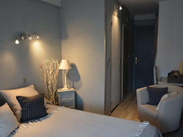 Hotel & Restaurant Le Chalvet : photo 9 de la chambre chambre familiale confort